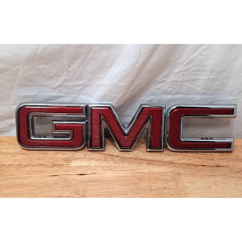 GMC Front Grill Emblem GMT177 Red with Chrome Outline Clips are Good Pins Broke